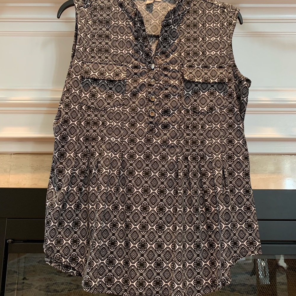 Business casual top, comfortable with a loose fit around the middle.